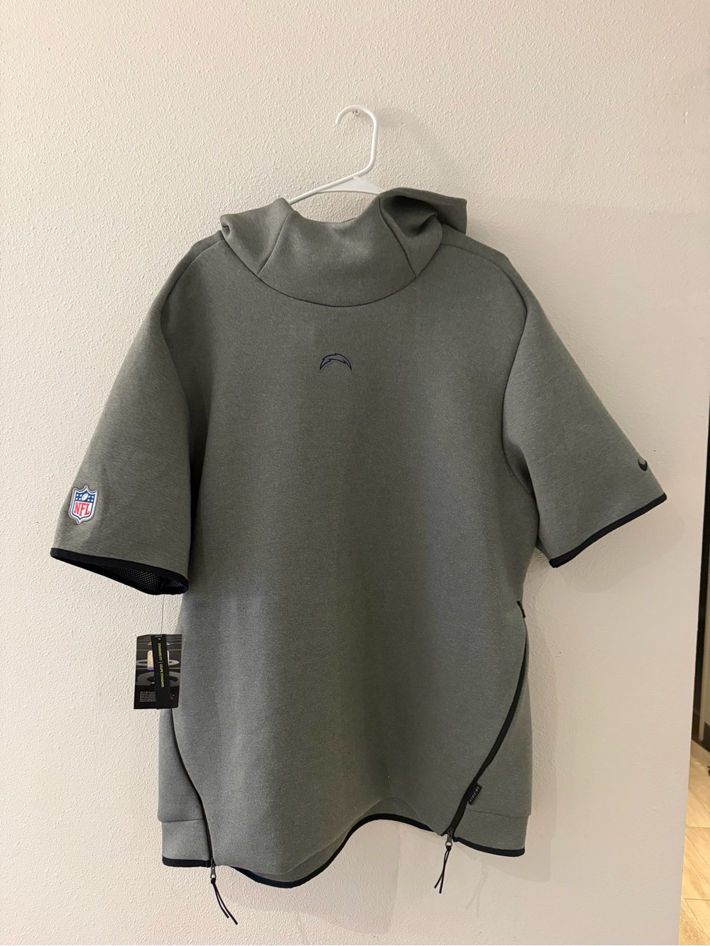 NIKE MENS DRI-FIT LA CHARGERS SIDELINE SHOWOUT SHORT SLEEVE SHIRT NWT